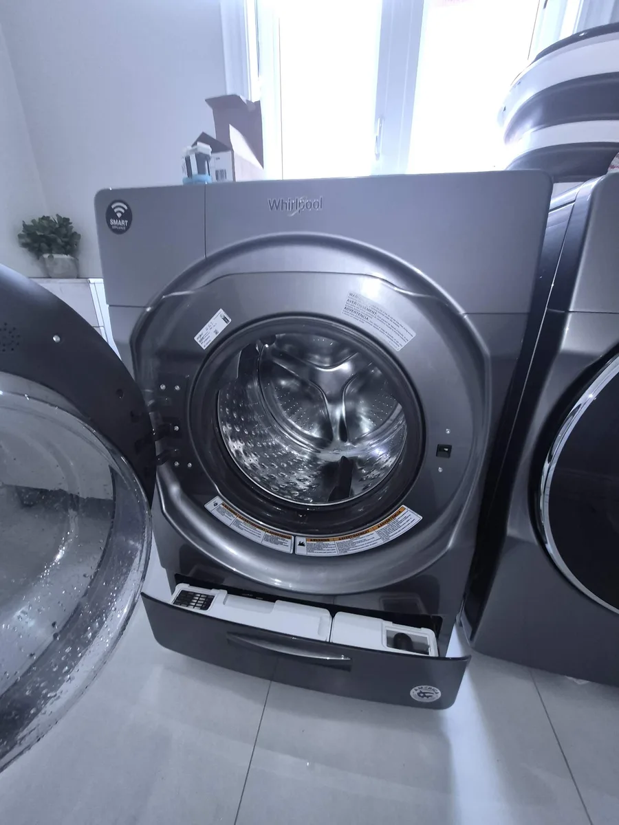 Clean Whirlpool washer drum with no suds after the soap was flushed out